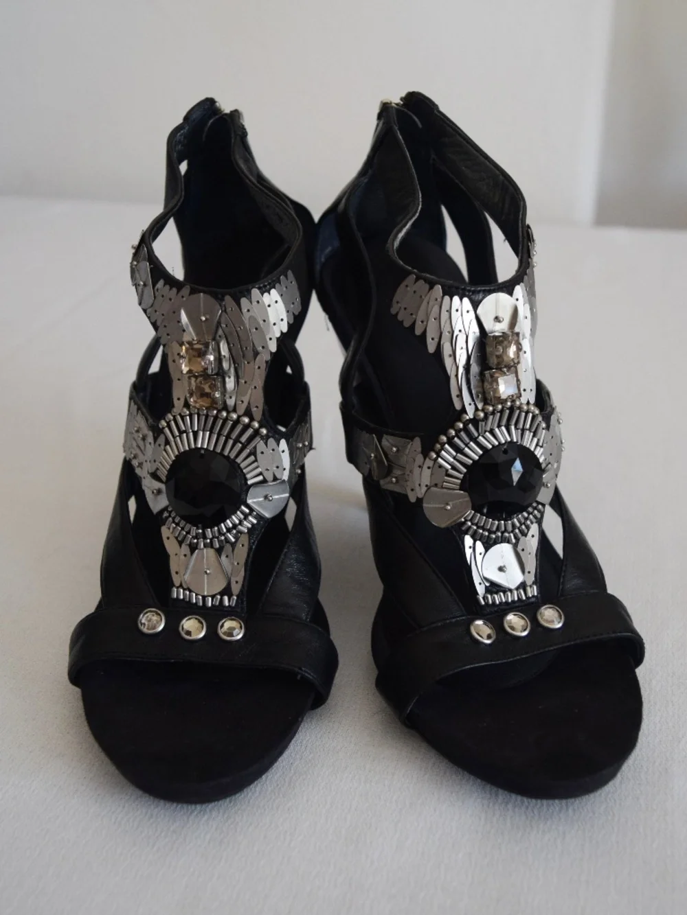 Nine West Women Size 8 Black Jeweled Beaded T-Strap Formal Sandal